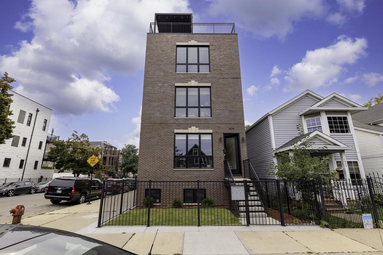 1624 S Carpenter St. #3, Chicago, IL 60608