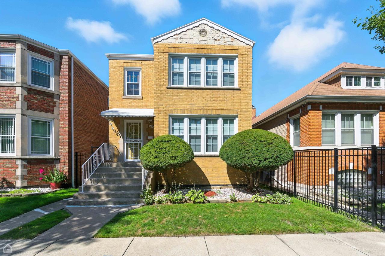 8424 S Essex Ave., Chicago, IL 60617