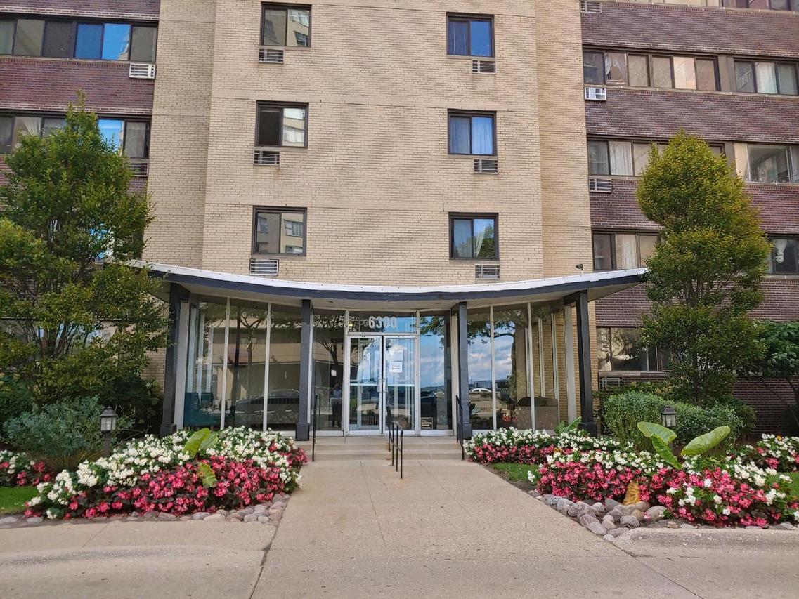 6300 N Sheridan Rd. #517, Chicago, IL 60660