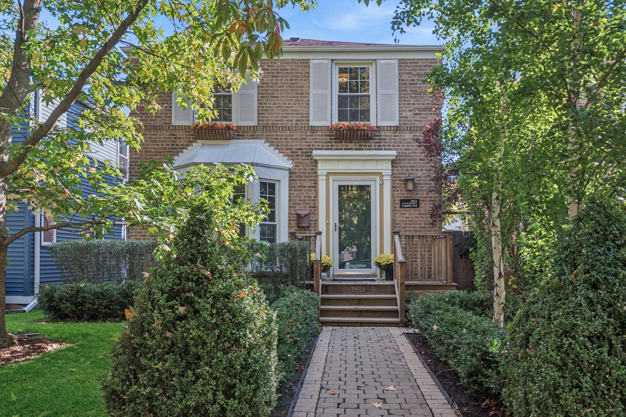 1811 Laurel Ave., Evanston, IL 60201