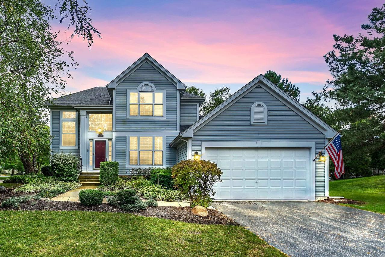 327 Garrison Cir., Port Barrington, IL 60010