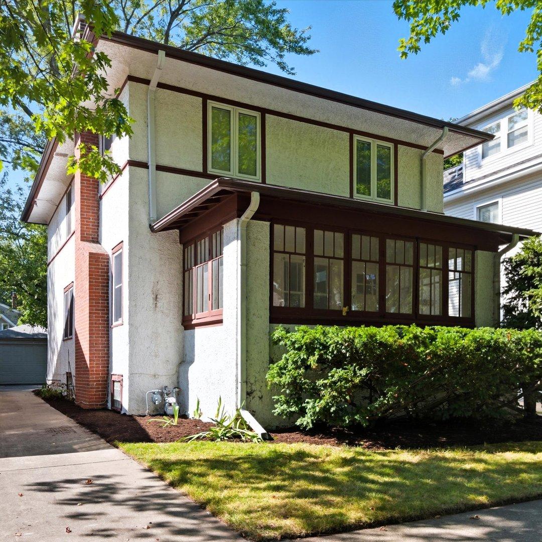 105 Dupee Pl., Wilmette, IL 60091