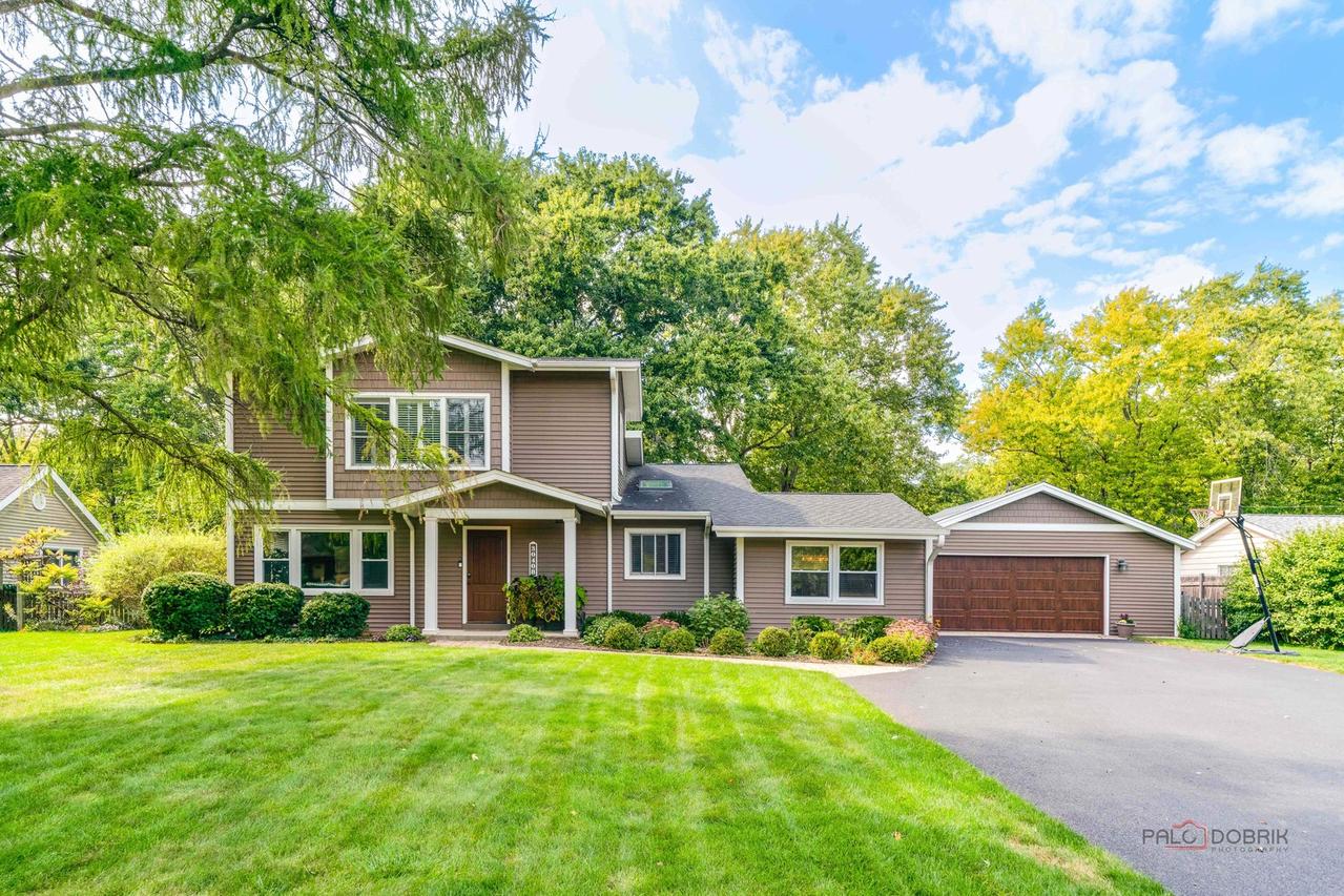 30408 N Oak Grove Ave., Libertyville, IL 60048