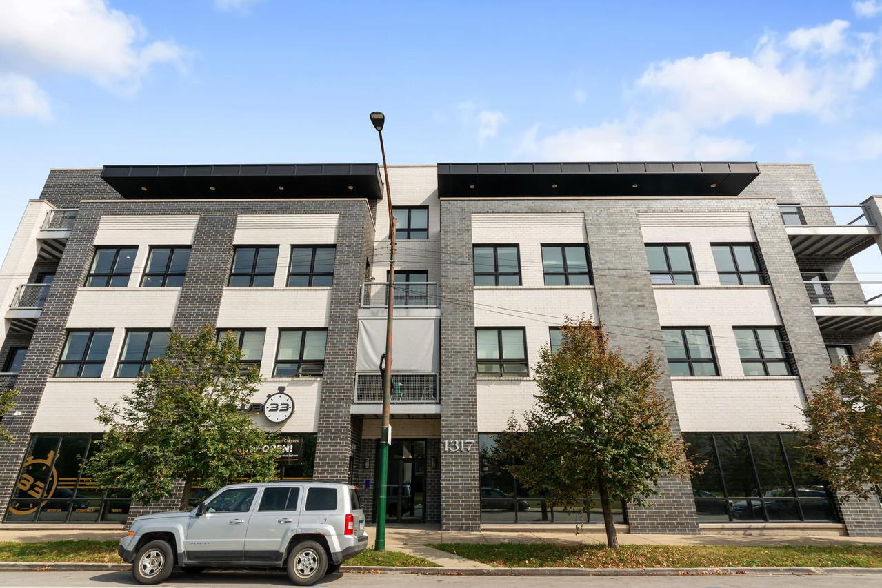 1317 N Larrabee St. #305, Chicago, IL 60610