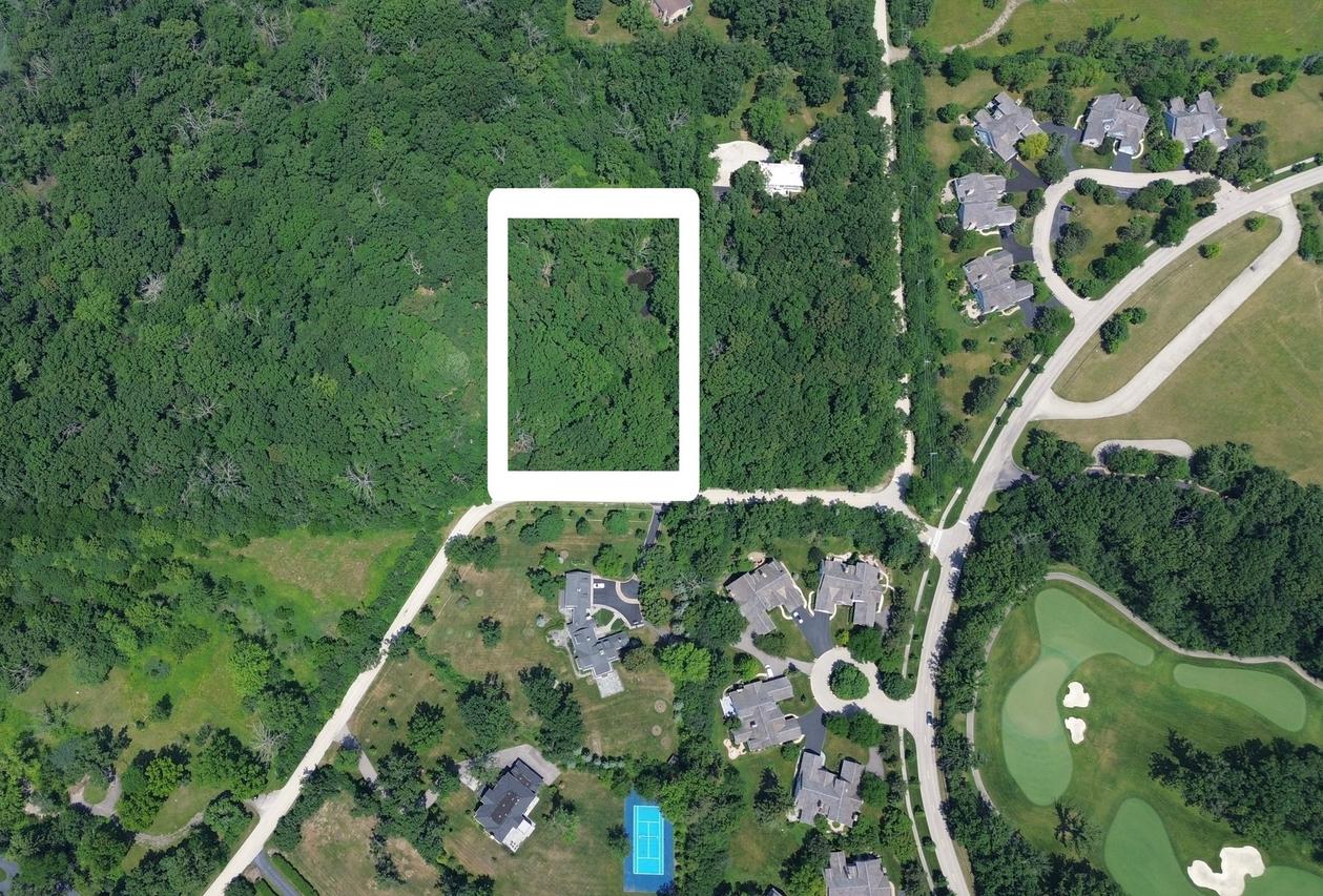 2050 W Saunders Rd., Lake Forest, IL 60045