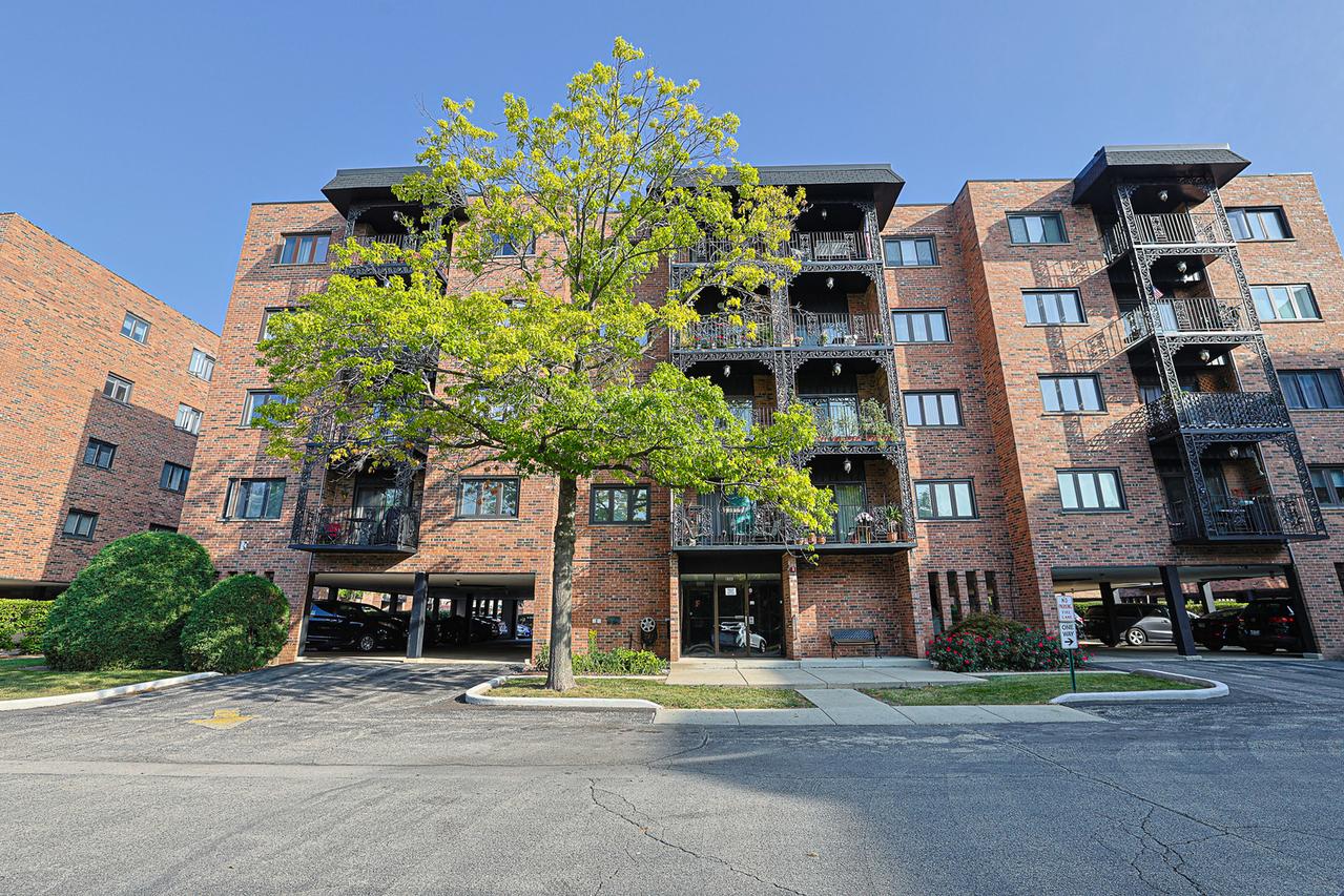 9356 Landings Ln. #505, Des Plaines, IL 60016