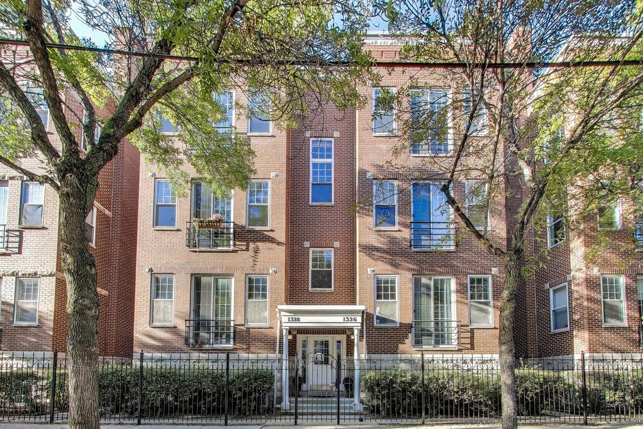 1326 W Belmont Ave. #1E, Chicago, IL 60657