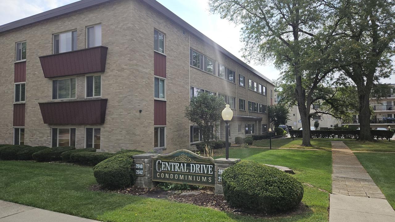 2640 Central Dr. #1N, Flossmoor, IL 60422