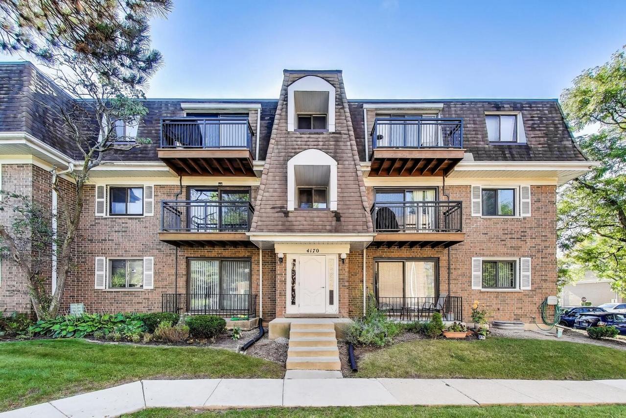 4170 Cove Ln. #2B, Glenview, IL 60025