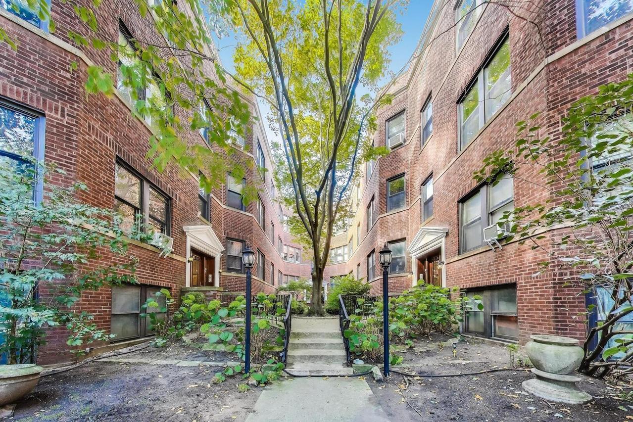 530 Sheridan Rd. #2B, Evanston, IL 60202