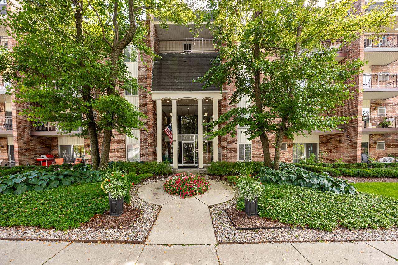 4900 Forest Ave. #308, Downers Grove, IL 60515