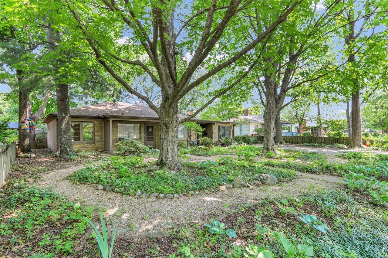 1208 W Union St., Champaign, IL 61821