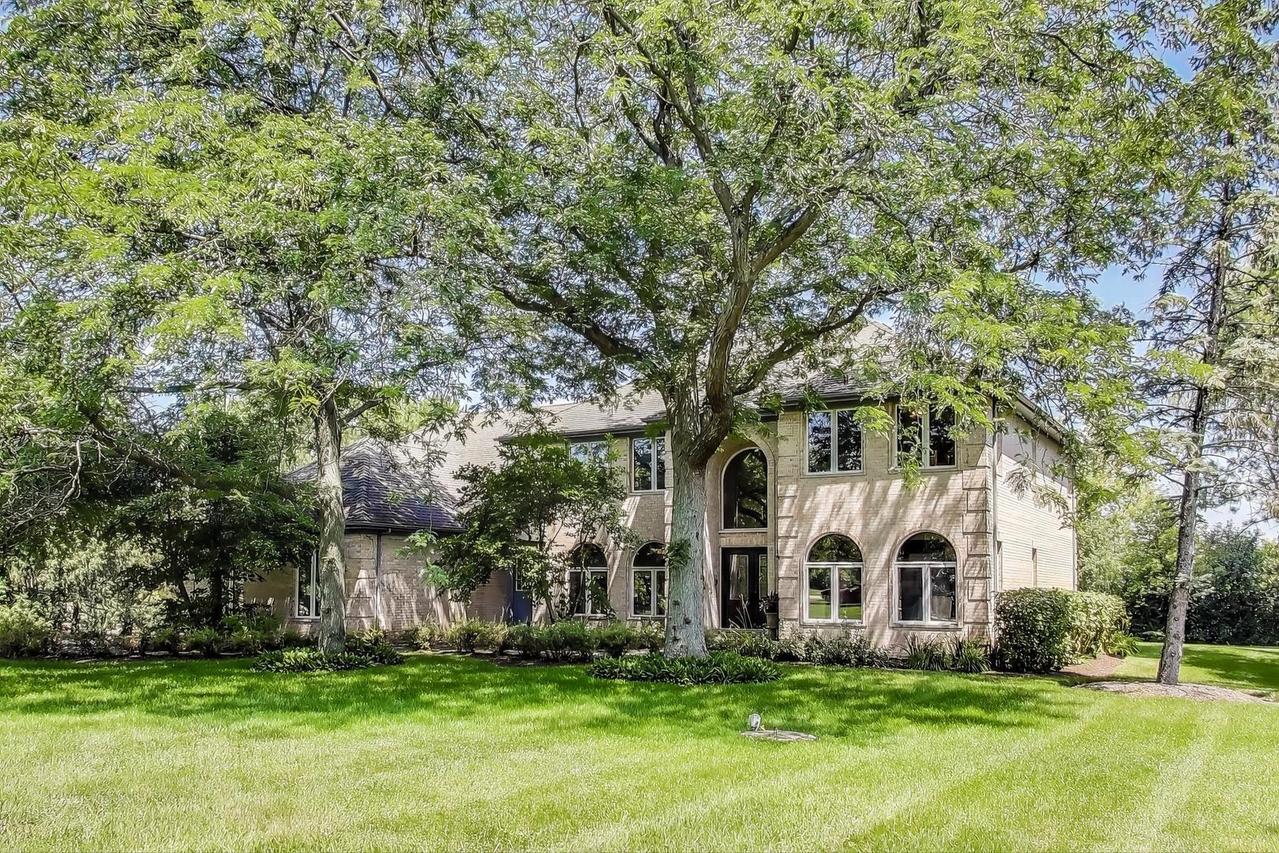 6 Steeplechase Dr., Hawthorn Woods, IL 60047