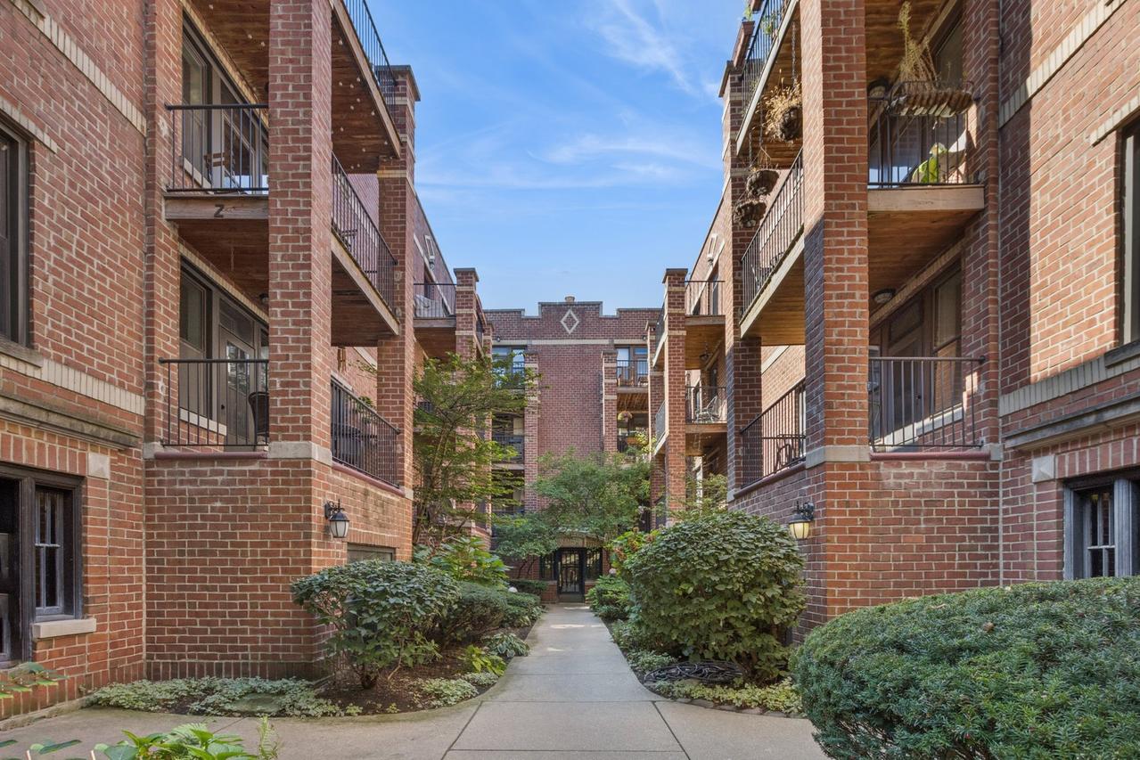 2106 N Seminary Ave. #3, Chicago, IL 60614