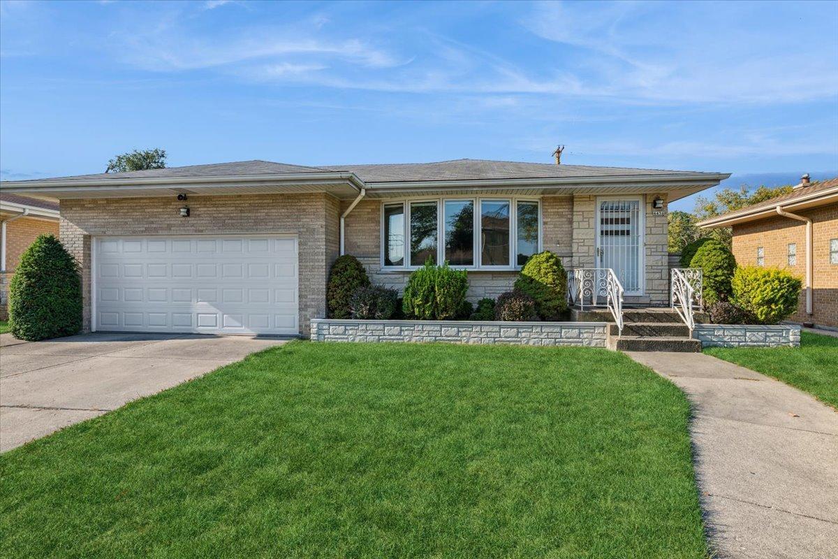 4456 N Forestview Ave., Chicago, IL 60656