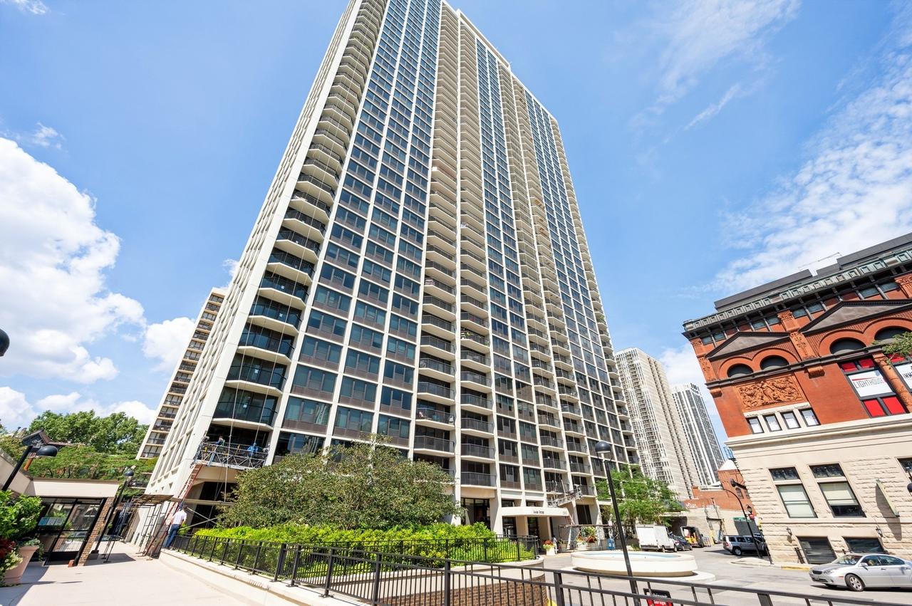 1560 N Sandburg Ter. #1808, Chicago, IL 60610