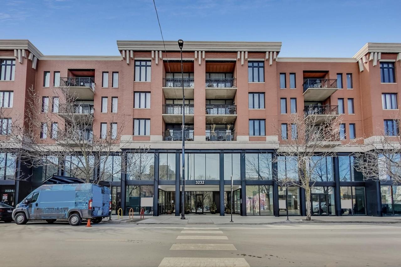 3232 N Halsted St. #H306, Chicago, IL 60657