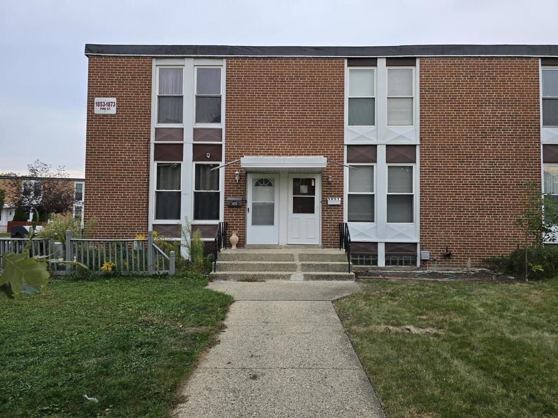 1857 Pine St., Des Plaines, IL 60018