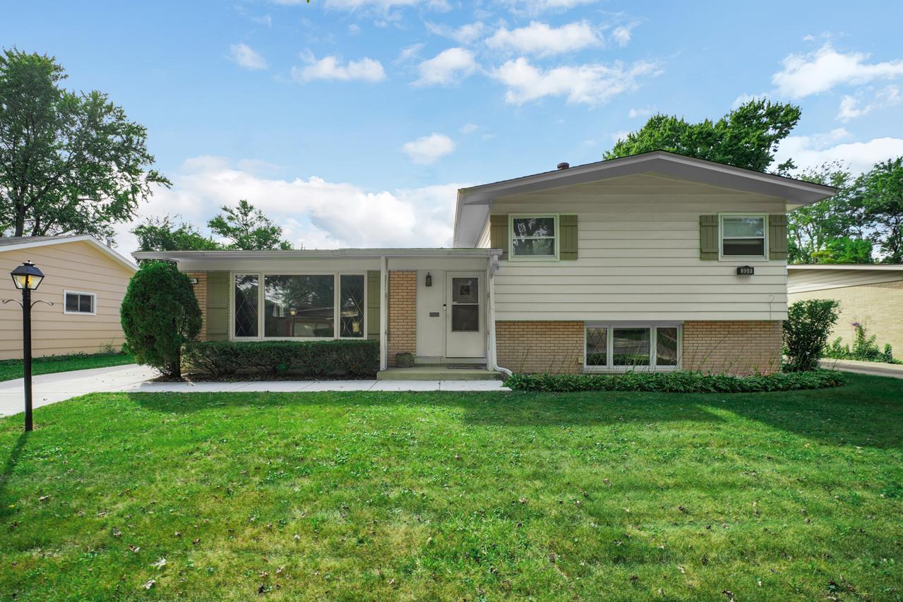 330 N Illinois Ave., Glenwood, IL 60425