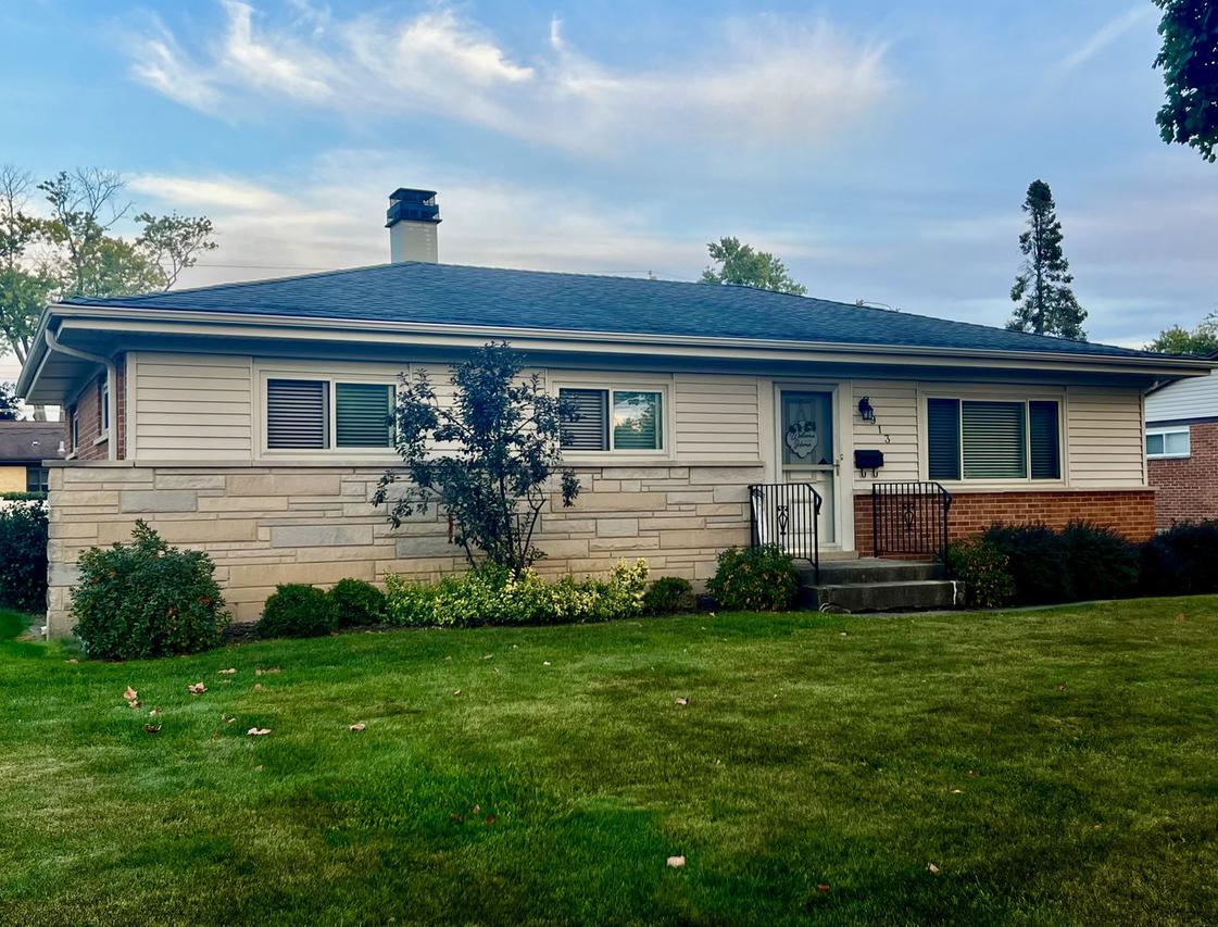 913 Ingram Pl., Des Plaines, IL 60016
