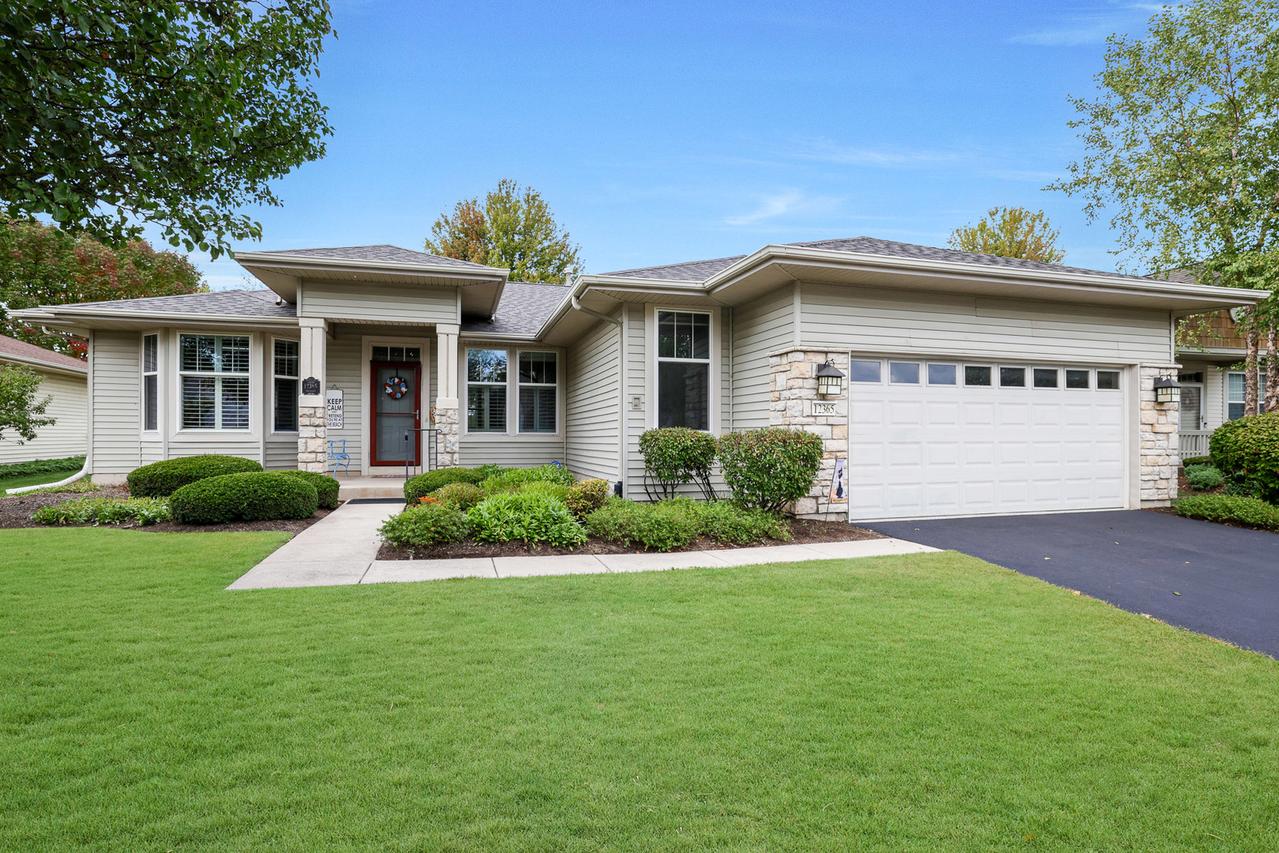 12365 Hickory Ct., Huntley, IL 60142