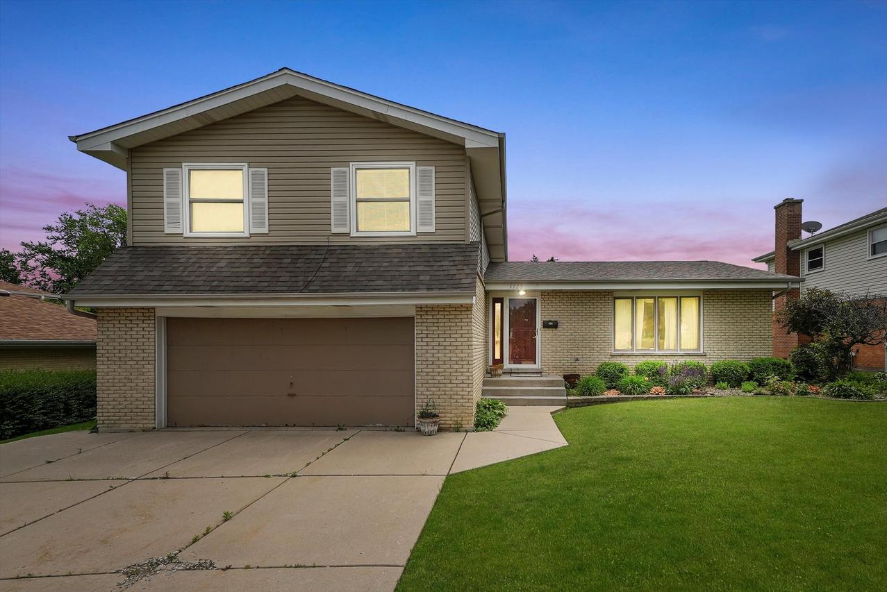 1125 Charlene Ln., Schaumburg, IL 60193