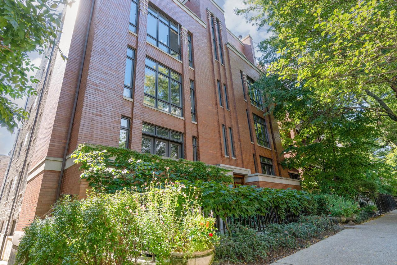 635 W Briar Pl. #3W, Chicago, IL 60657
