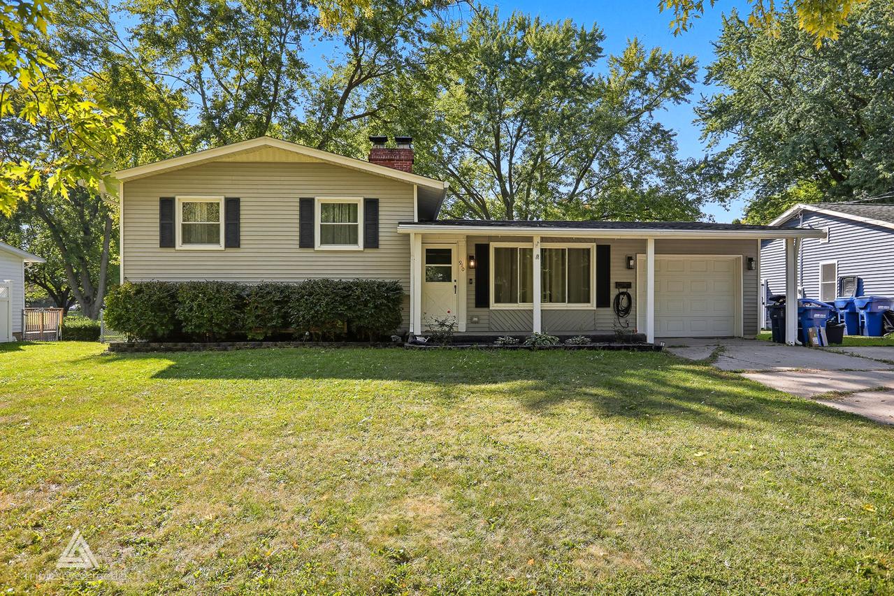 910 Dawn Ct., Dekalb, IL 60115