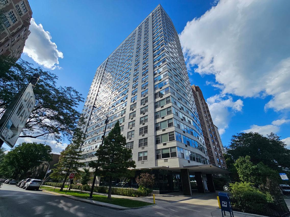 3900 N Lake Shore Dr. #15C, Chicago, IL 60613