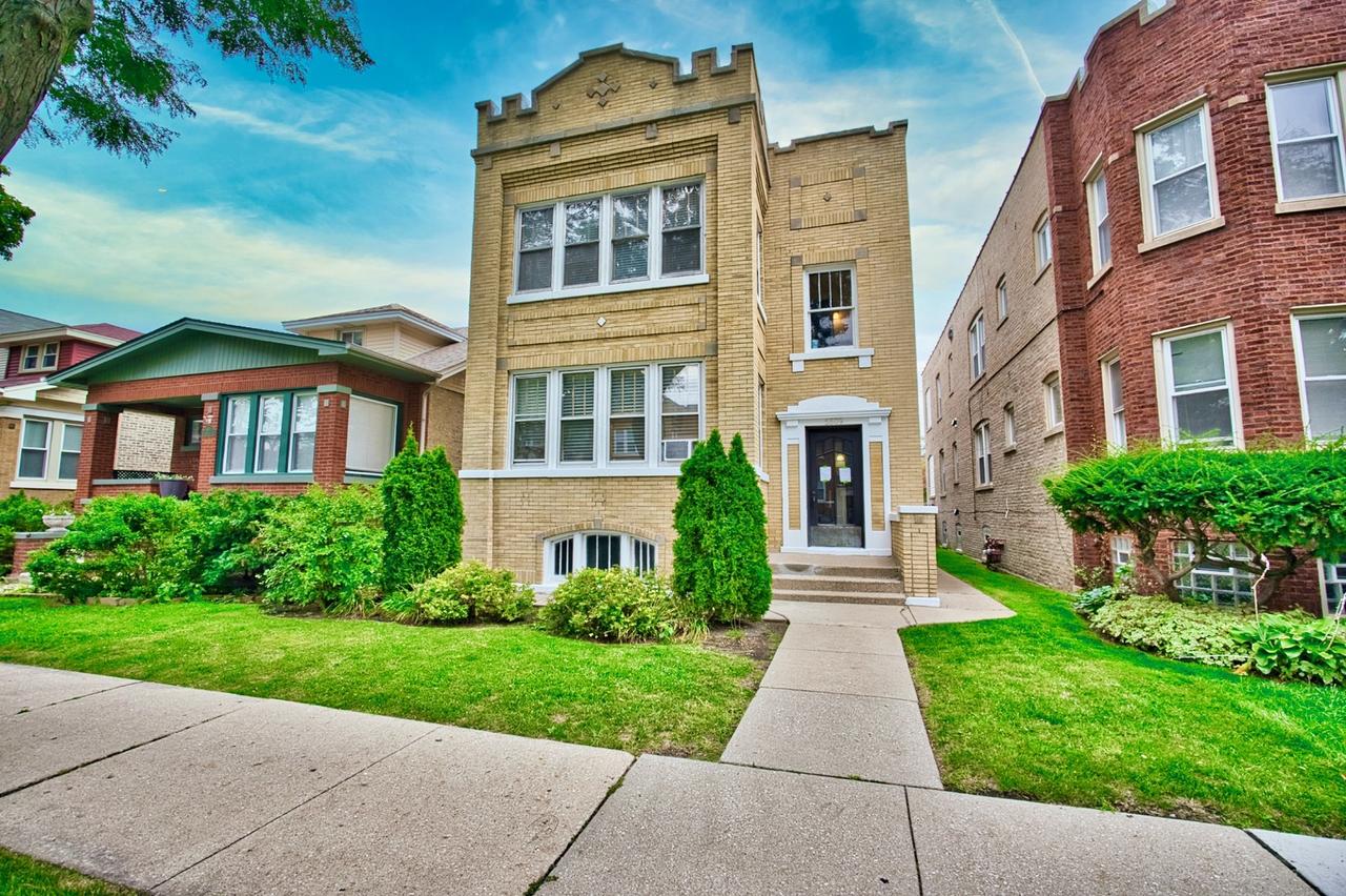 6609 N Artesian Ave., Chicago, IL 60645