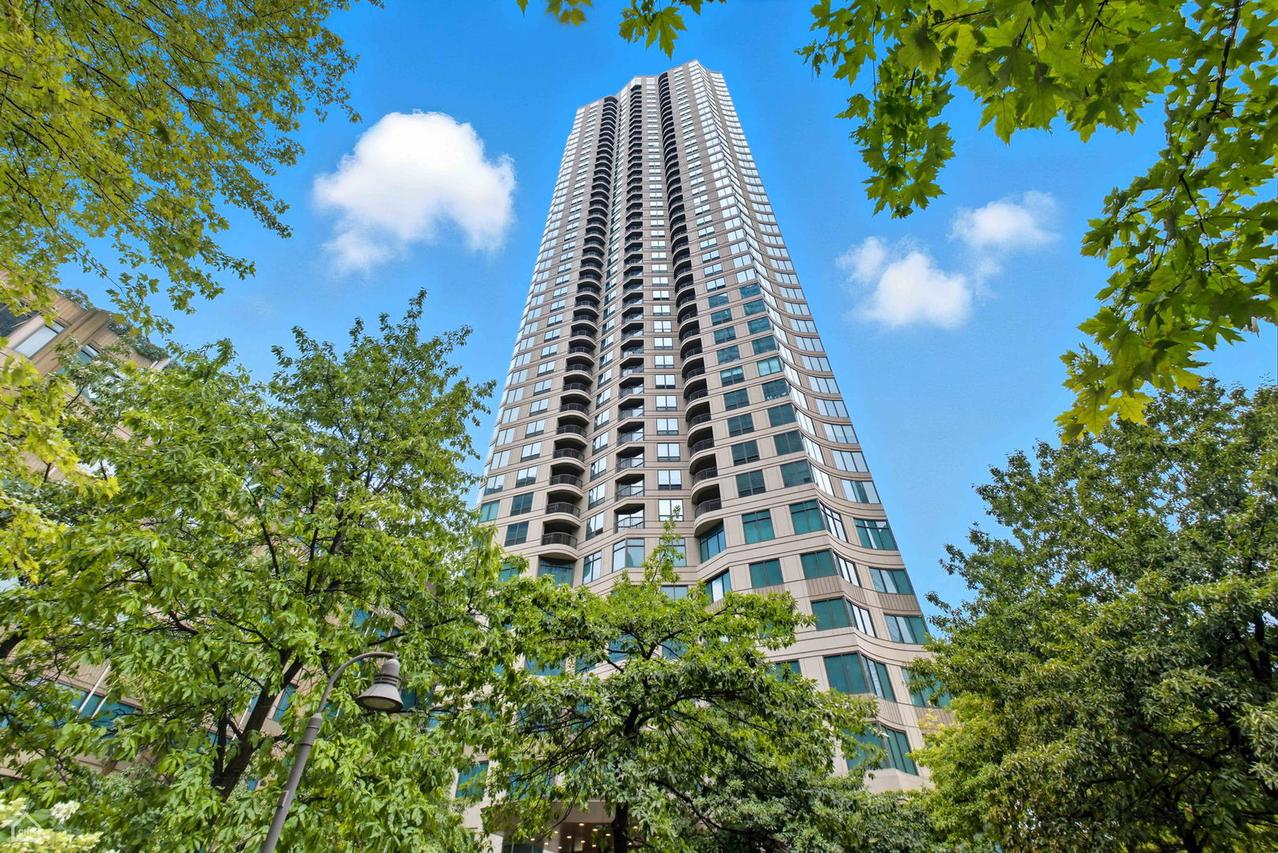 400 N Lasalle Dr. #903, Chicago, IL 60654