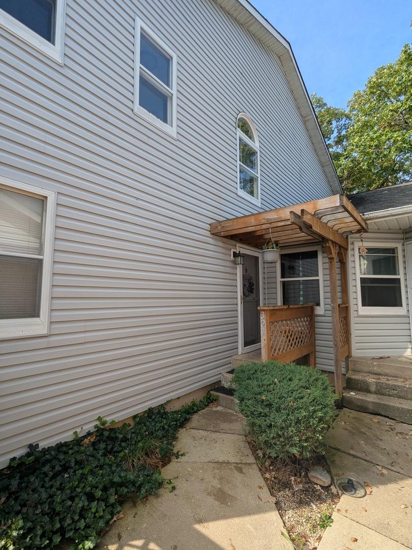 327 Wethington Dr., Wauconda, IL 60084