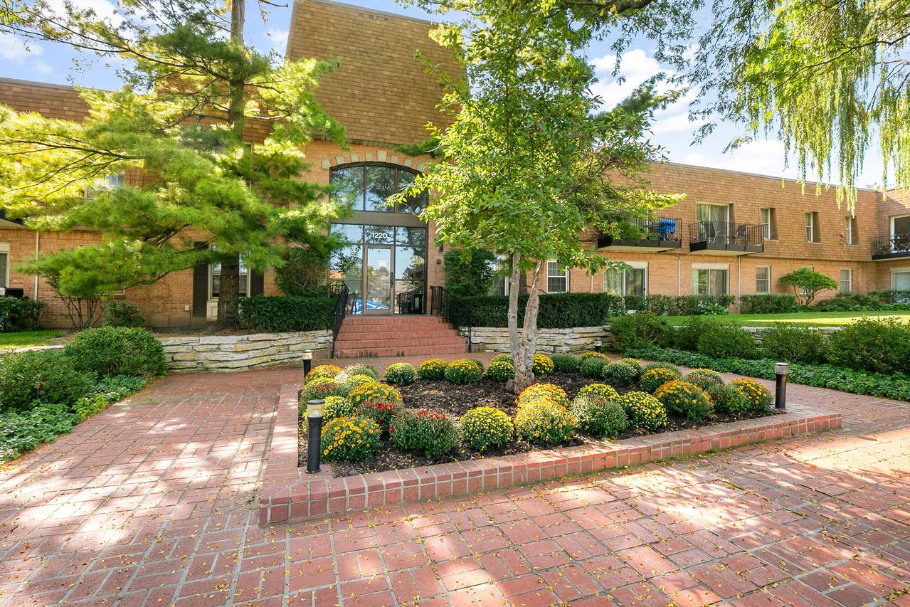 1220 Park Ave. #115, Highland Park, IL 60035