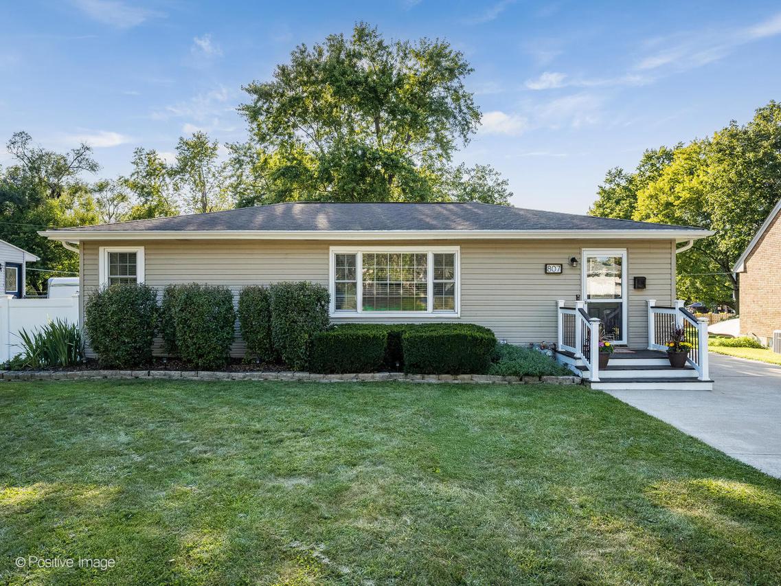 807 Valley Ln., Lockport, IL 60441