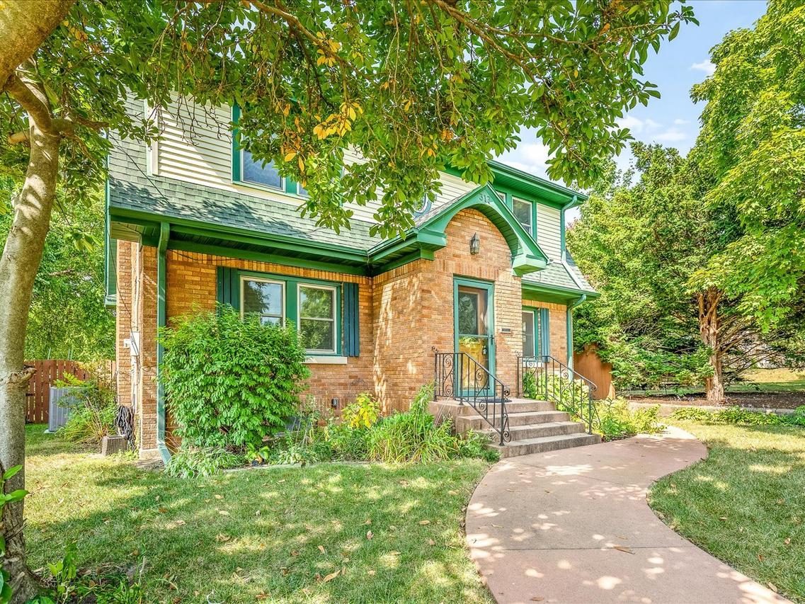 317 Saint Louis Ave., Rockford, IL 61104