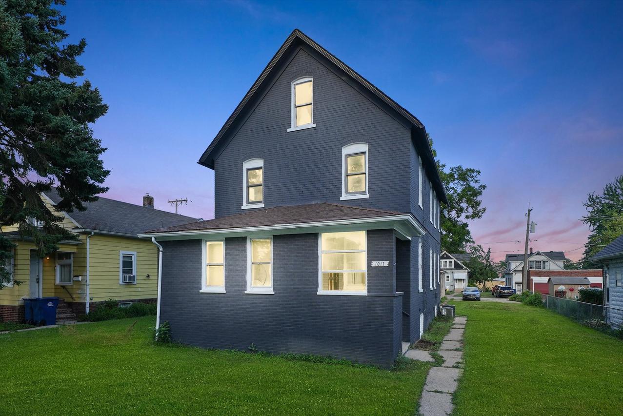 1017 Mcalister Ave., North Chicago, IL 60064