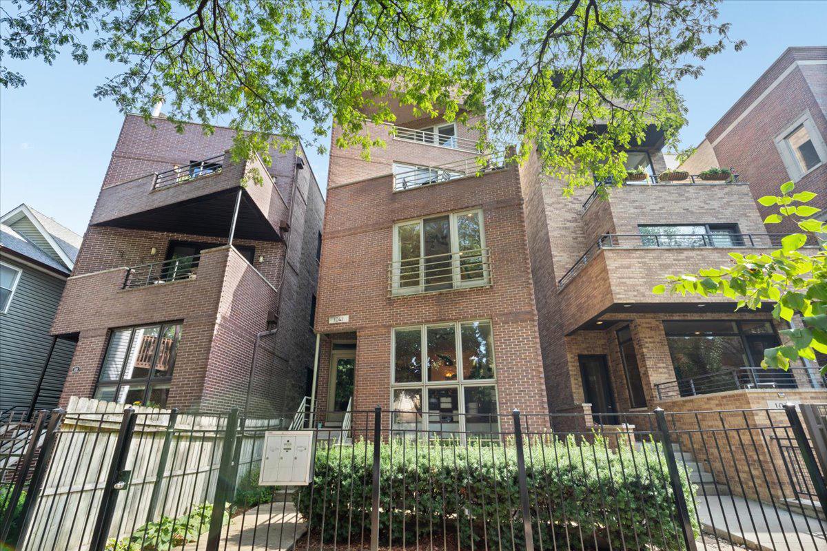 1041 N Winchester Ave. #2, Chicago, IL 60622