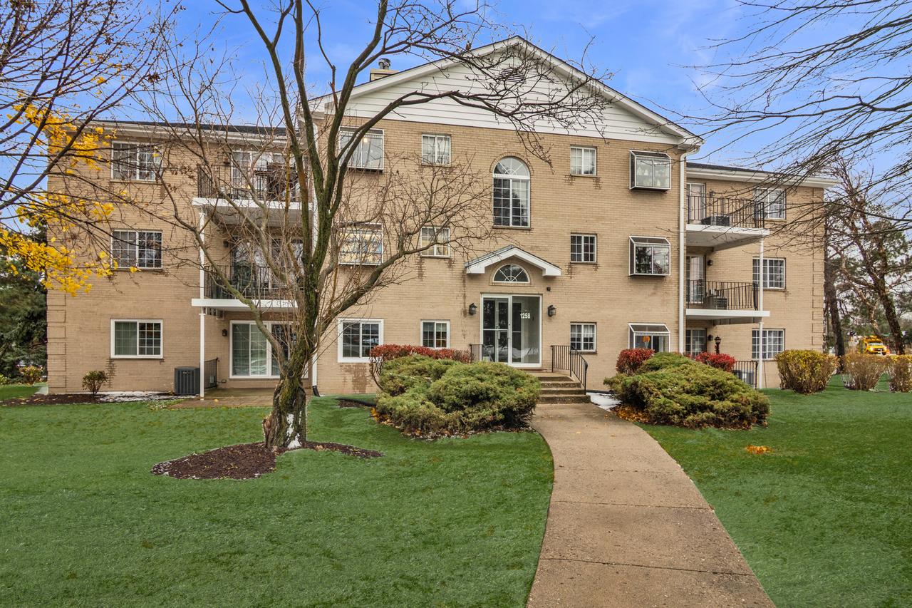 1258 Chalet Rd. #301, Naperville, IL 60563