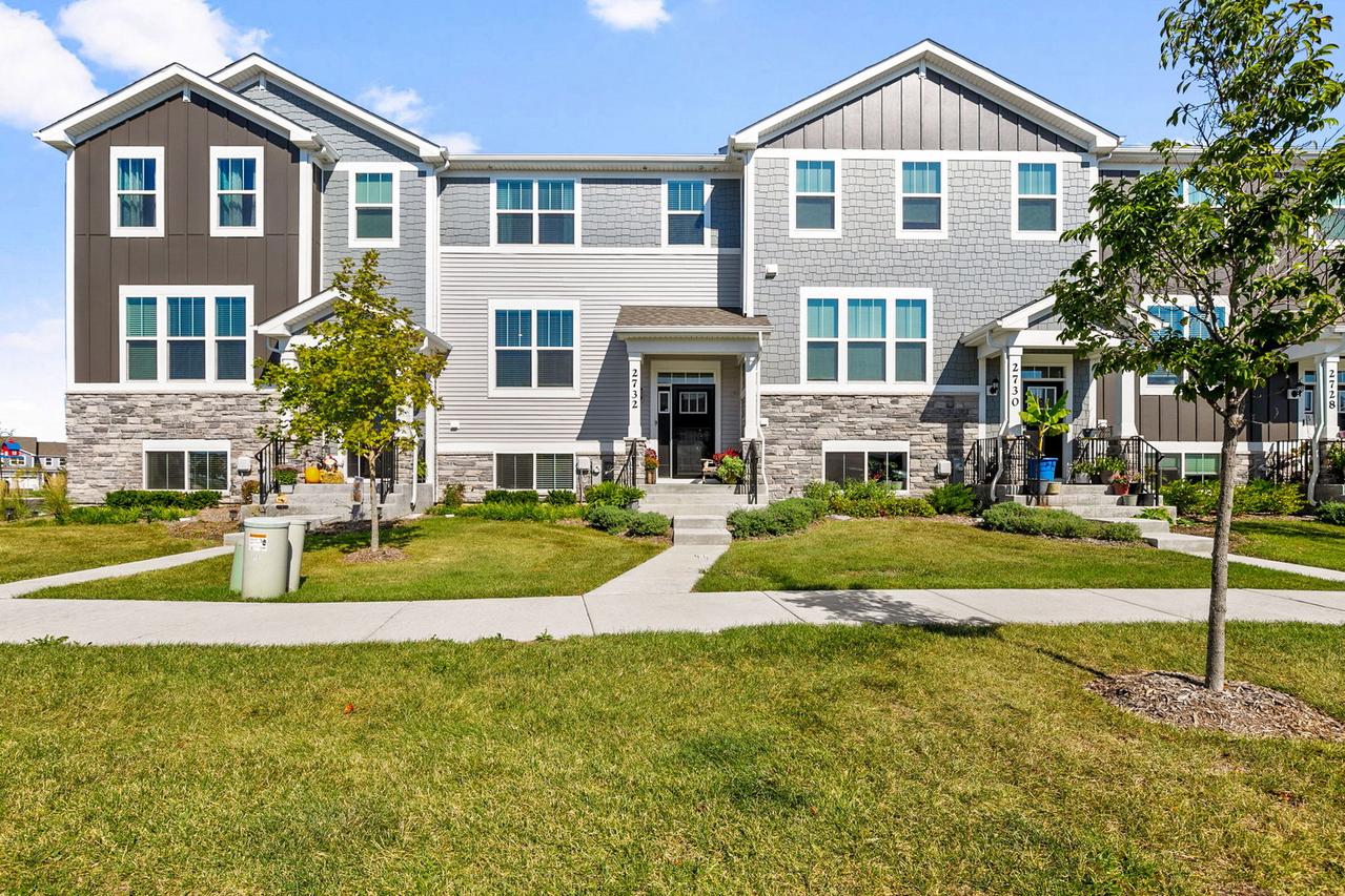 2732 Fieldcrest Dr., Mundelein, IL 60060