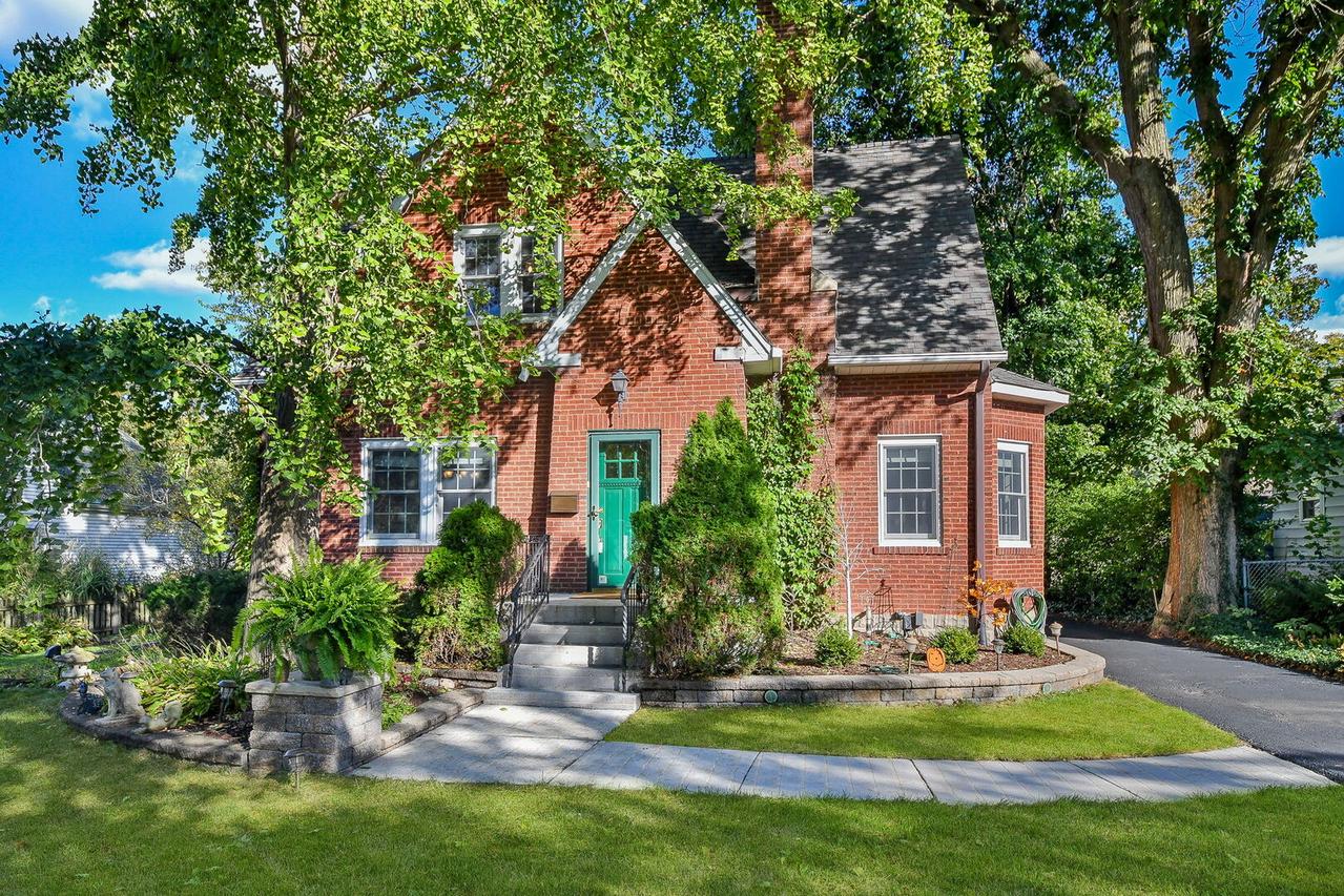 505 S Knollwood Dr., Wheaton, IL 60187