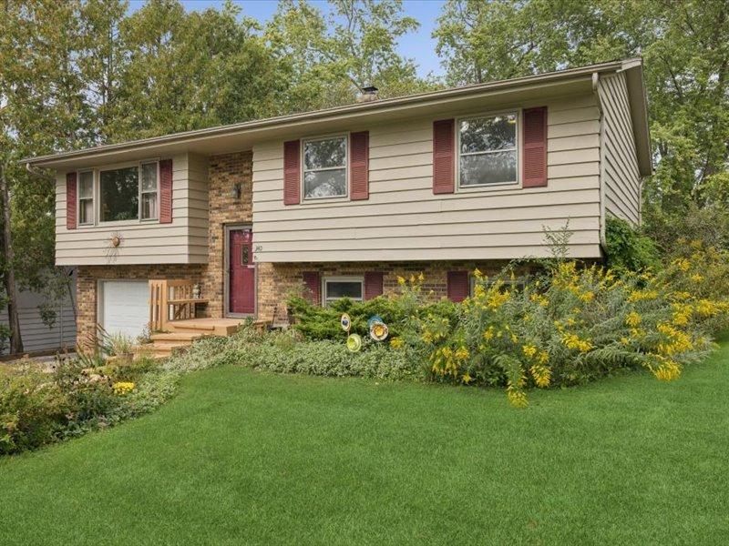 340 W Margaret Ter., Cary, IL 60013