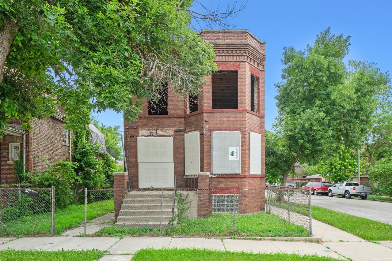 7225 S Woodlawn Ave., Chicago, IL 60619