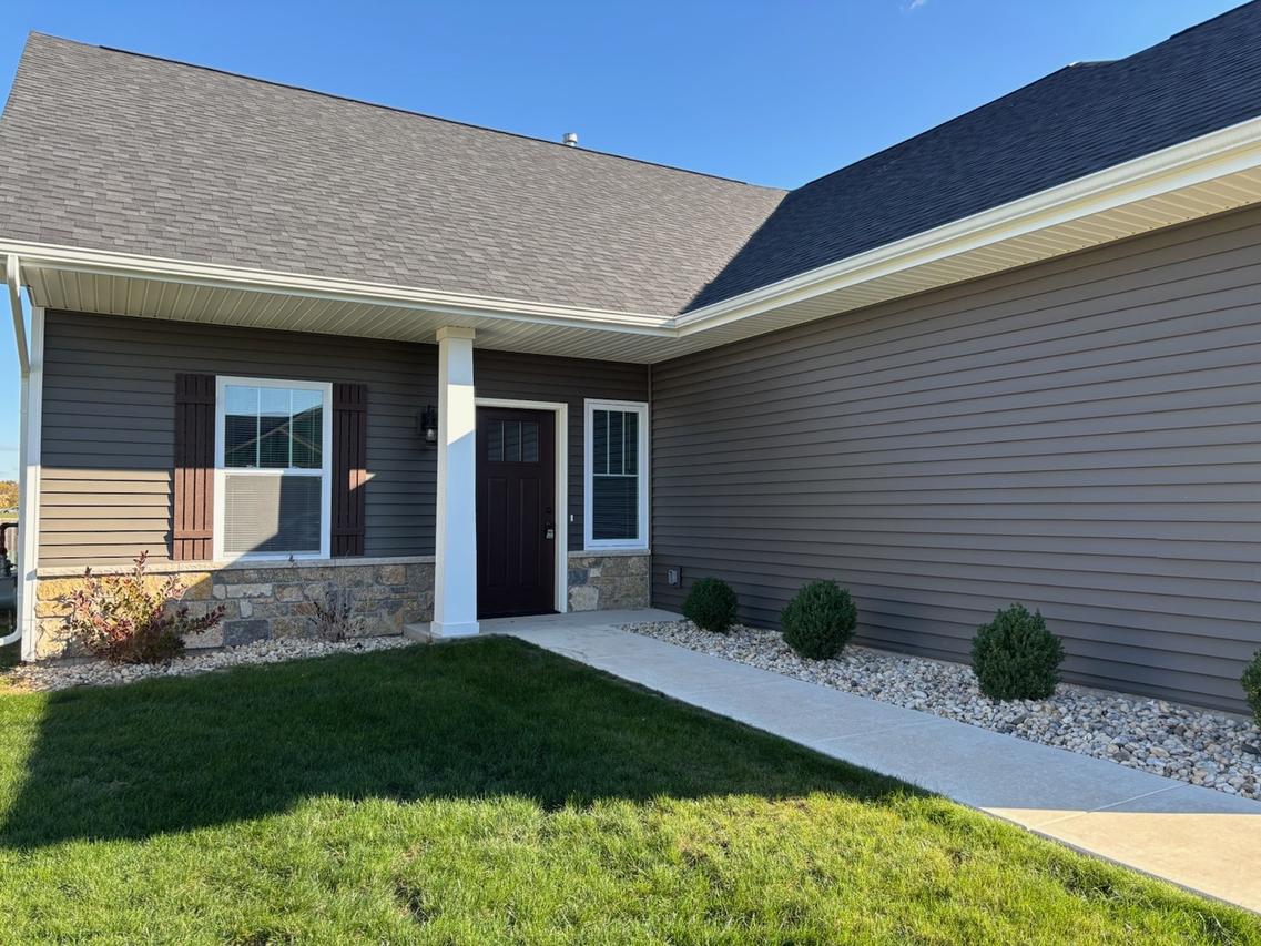 625 Anjali Ct. #L, Sycamore, IL 60178