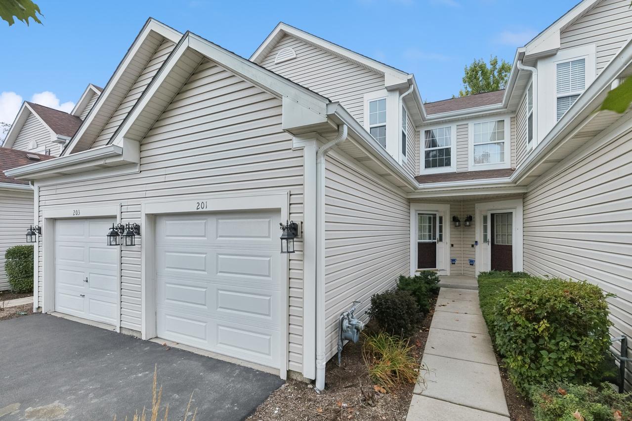 201 Northlight Passe St., Lake In The Hills, IL 60156