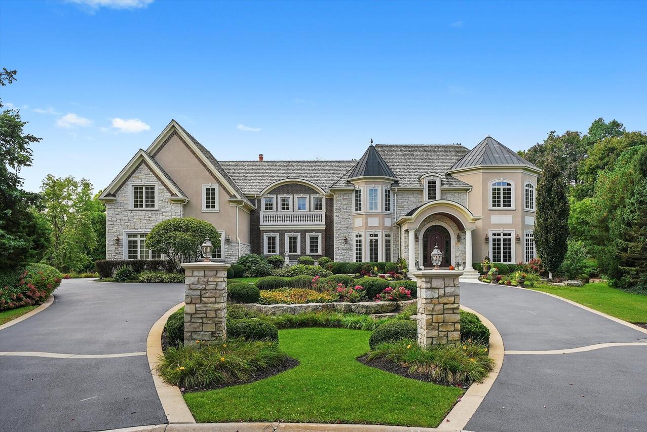 80 Geneva Ct., Inverness, IL 60010