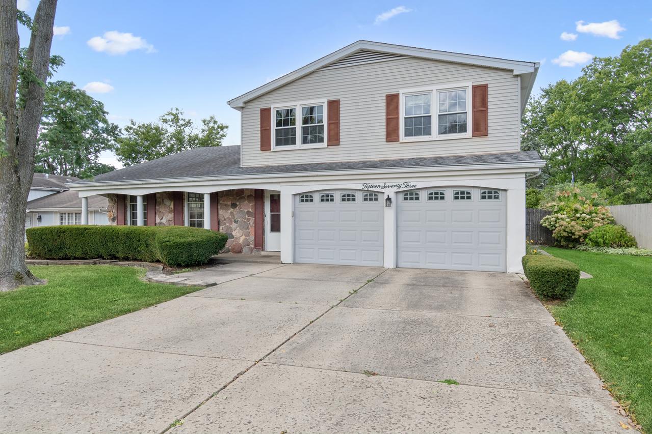 1573 Chippewa Dr., Naperville, IL 60563