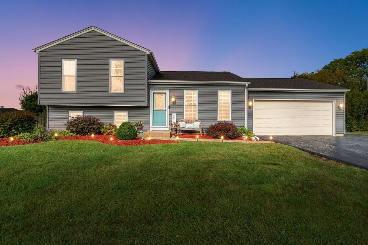751 Cypress Ln., Carol Stream, IL 60188