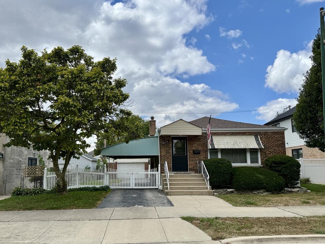 10416 S Sacramento Ave., Chicago, IL 60655