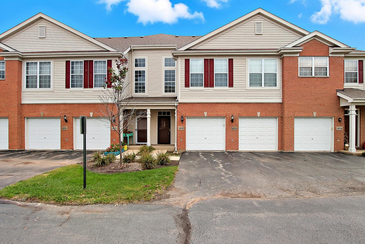 4221 Savoy Ln. #28C721, Mchenry, IL 60050