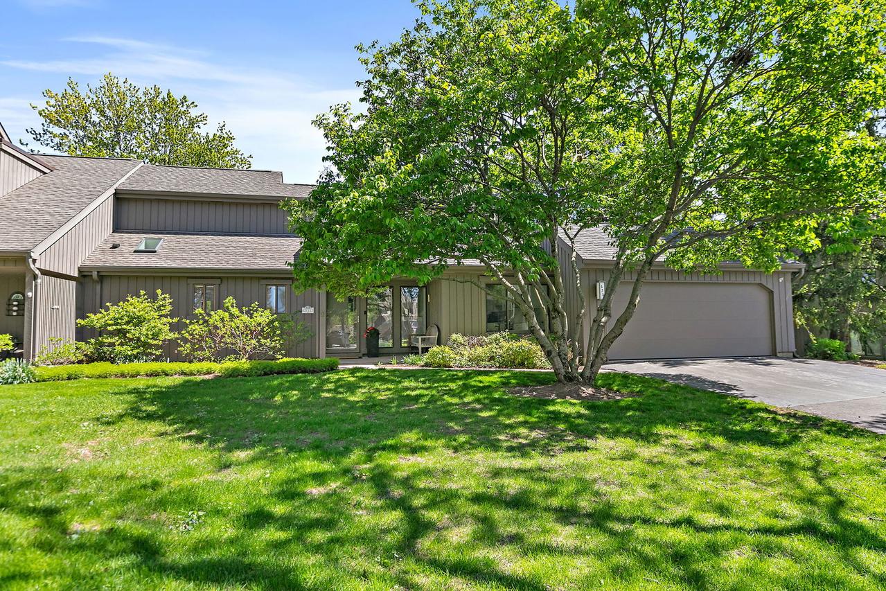 535 Woodview Rd., Barrington, IL 60010